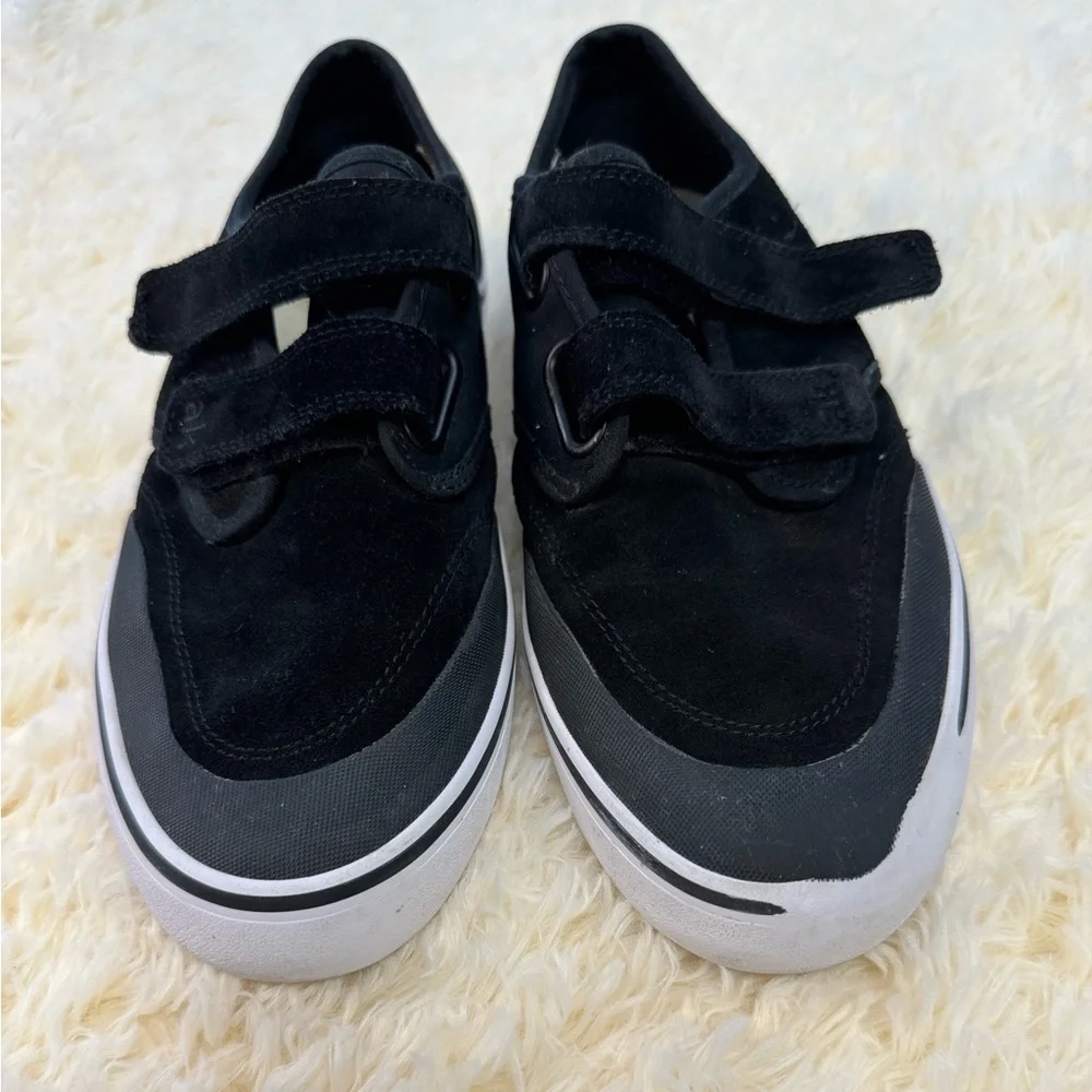 Globe Motley 11 Strap Skate Shoes Black Size 9.5